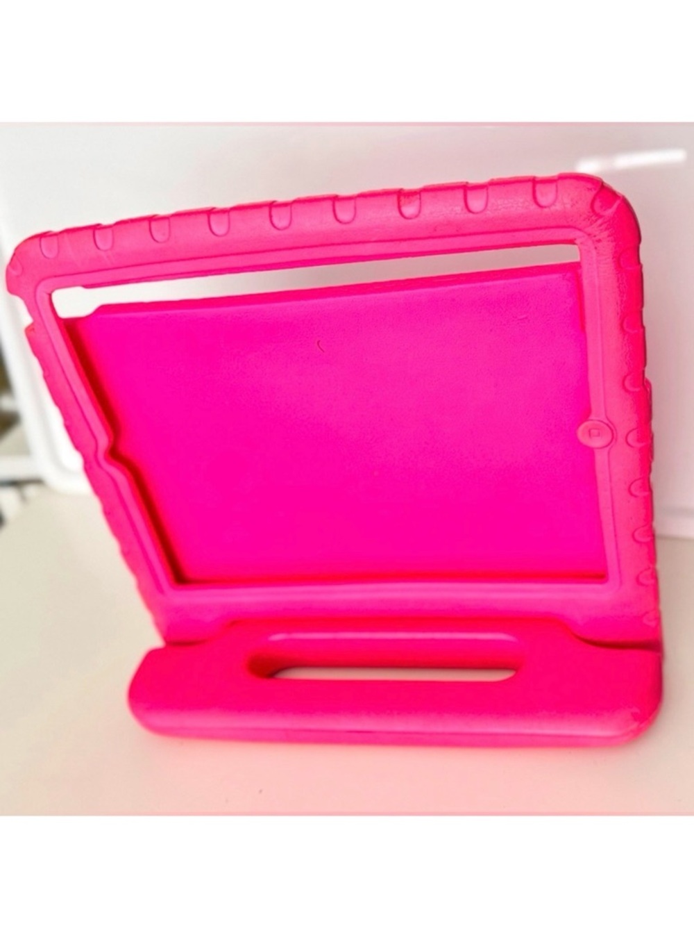 iPad Dynamo Foam Protective Carrying Case w Easy Grip Handle • Hot Pink